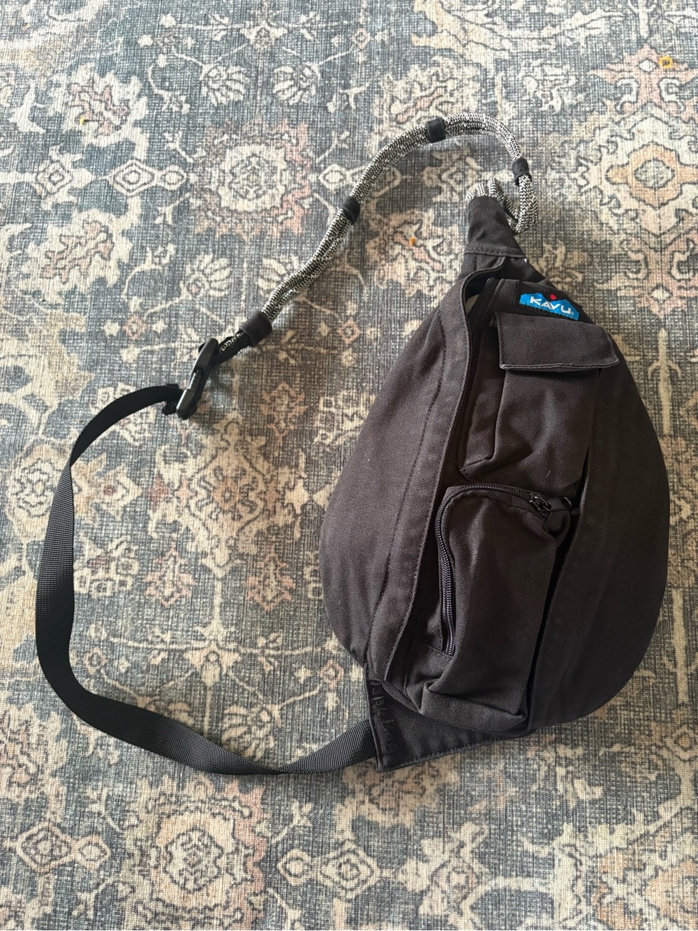 Kavu Black Sling Crossbody Bag Multi Pocket Adjustable Strap